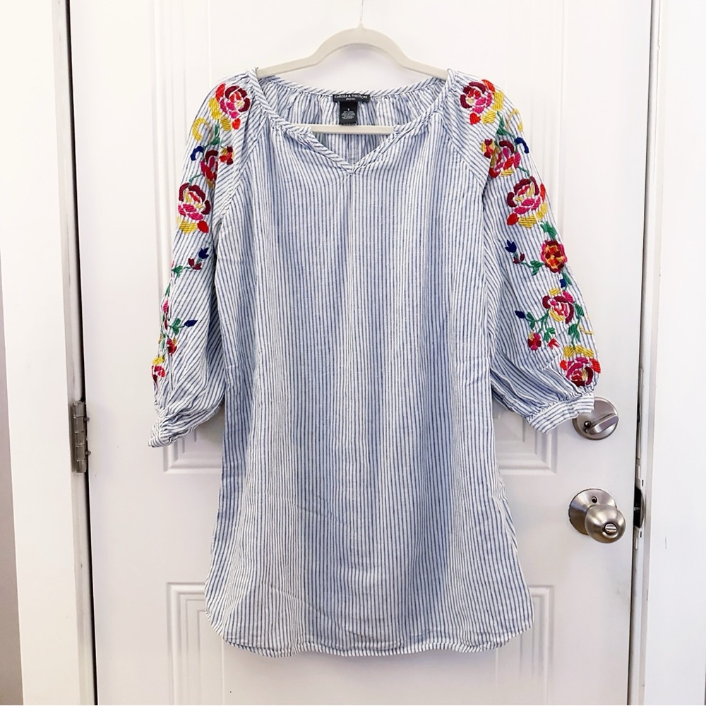 Chelsea & Theodore Embroidered Blue‎ and White Striped Popover Dress Sz Small